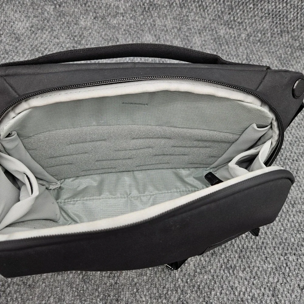 Peak Design 6L Black Everyday Sling Camera EDC Bag V2 Crossbody Photography